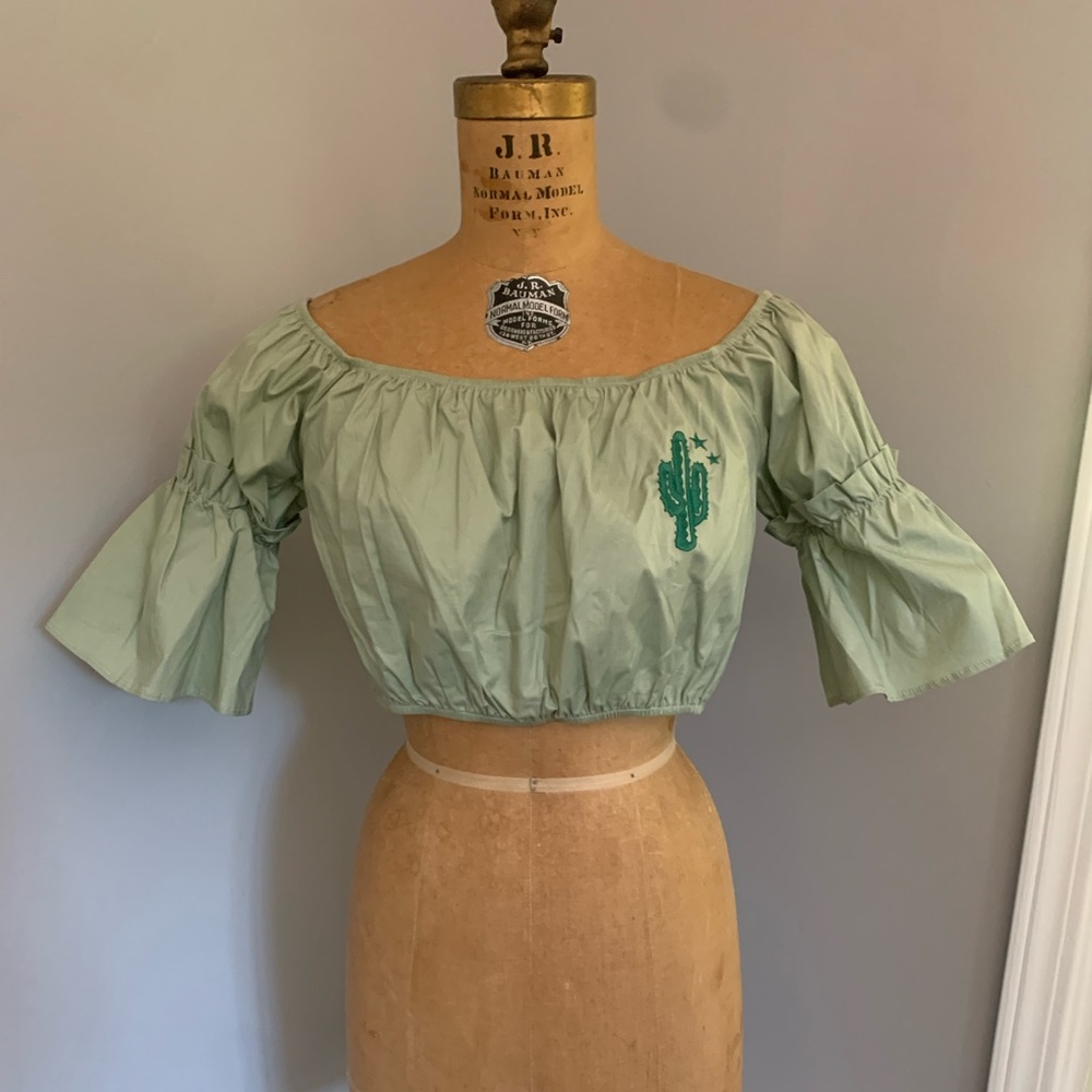 NWOT Crop top.